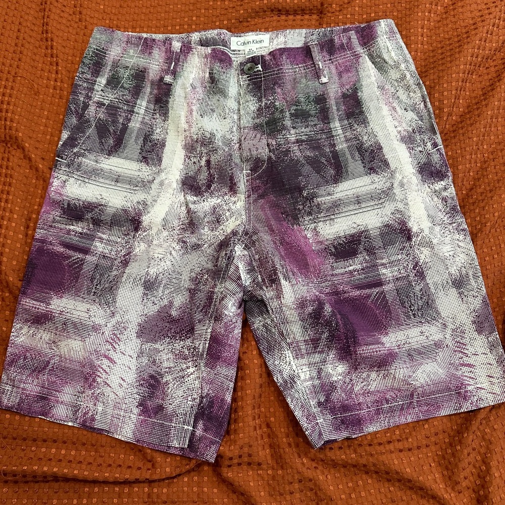 Calvin Klein Men’s Purple & White Flat Front Shorts Size: 34 Retails $70 NWOT